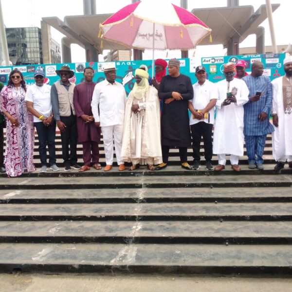 Group-picture-of-Dignataries-at-Lagos-Motor-Show-1024x768